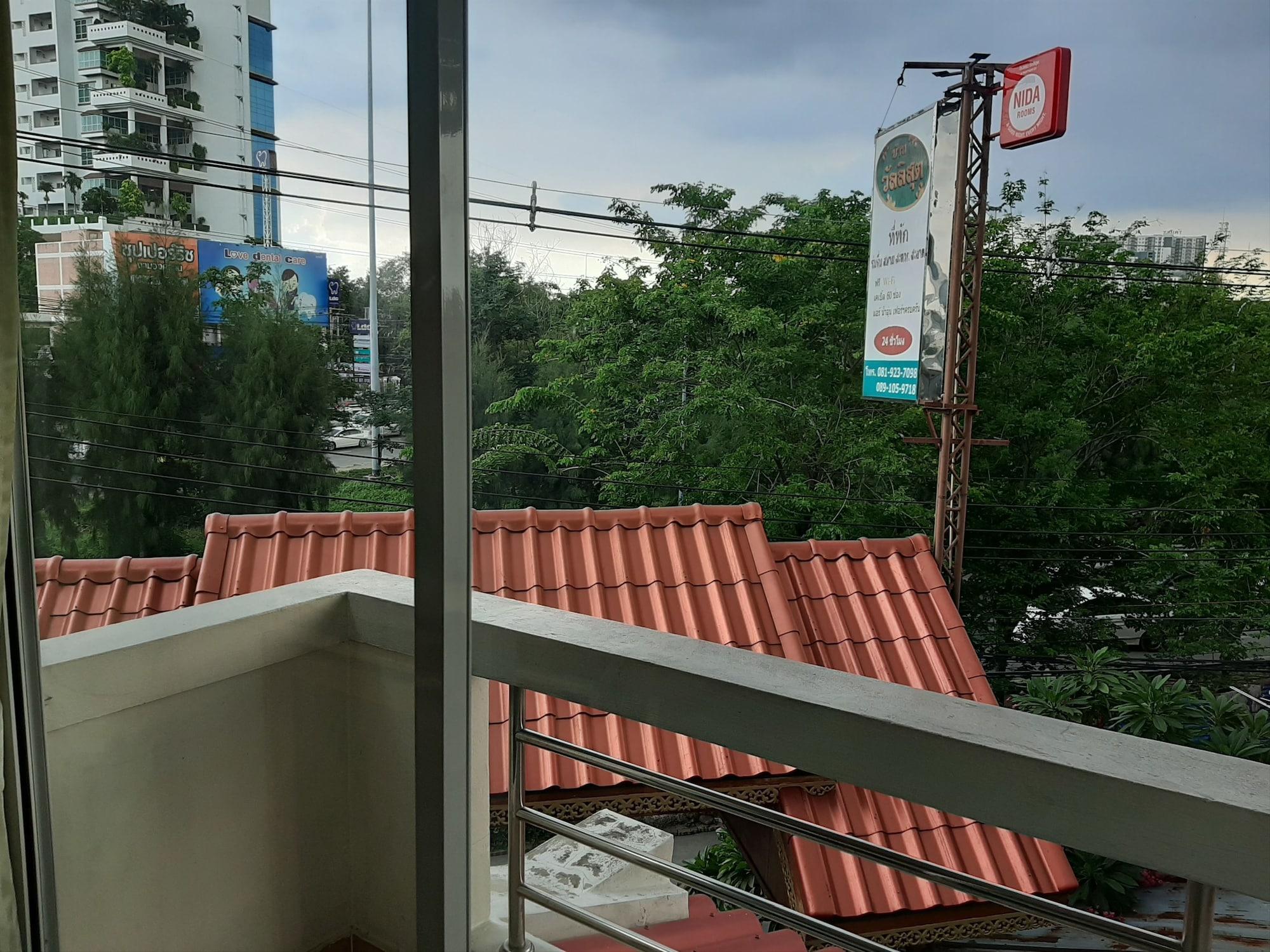 Vanlisut Hotel Ngamwongwan Nonthaburi Bagian luar foto