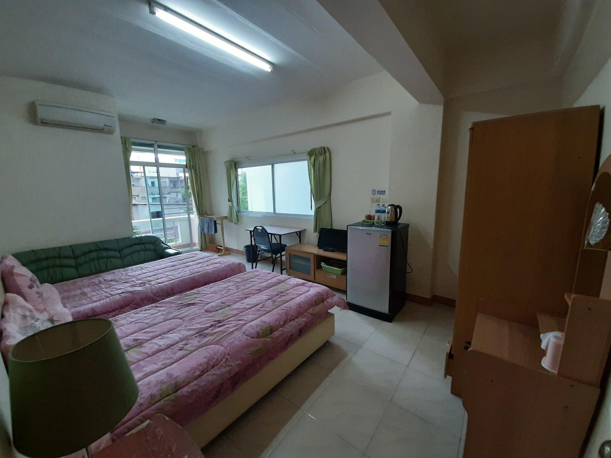 Vanlisut Hotel Ngamwongwan Nonthaburi Bagian luar foto
