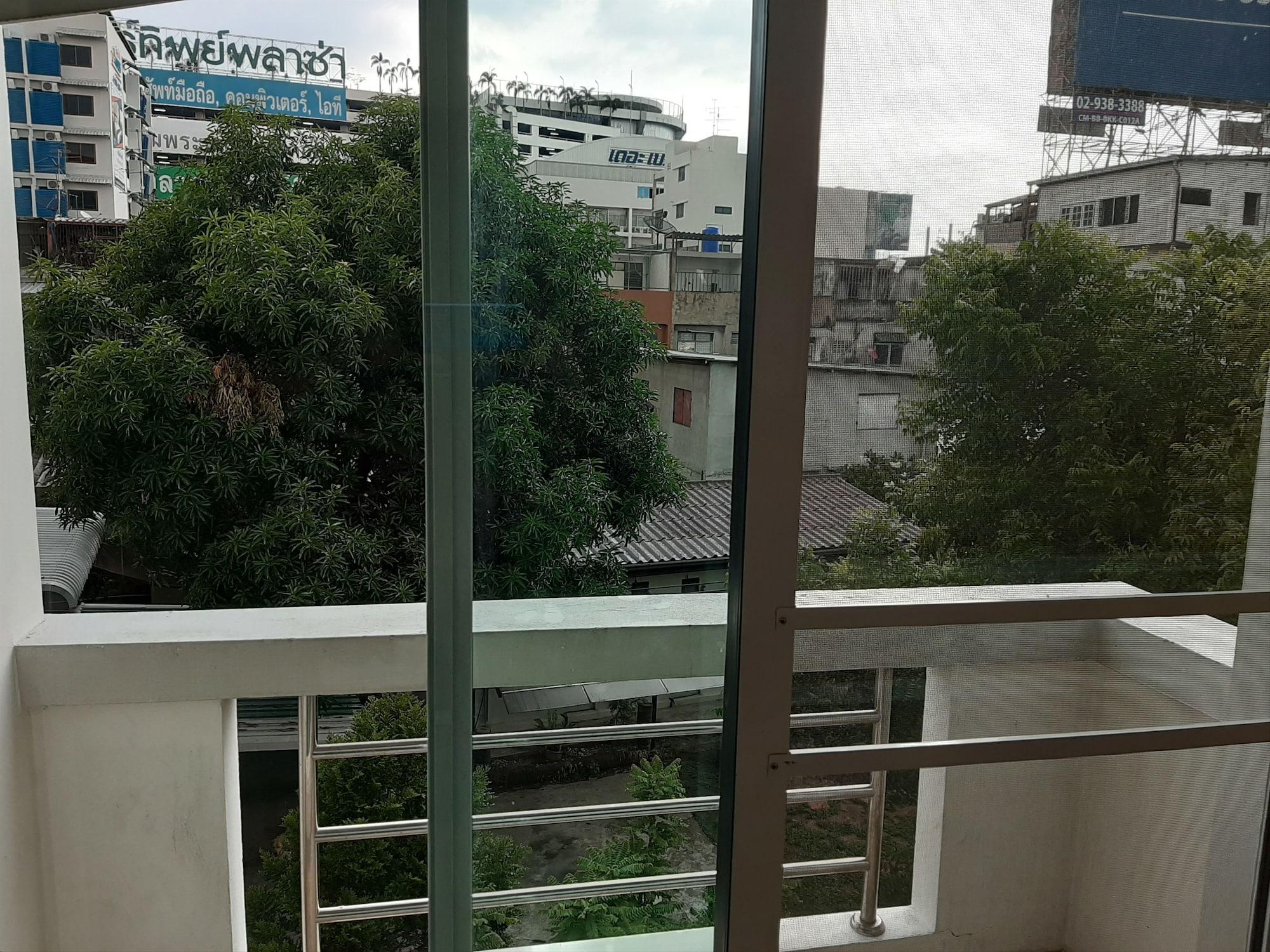 Vanlisut Hotel Ngamwongwan Nonthaburi Bagian luar foto