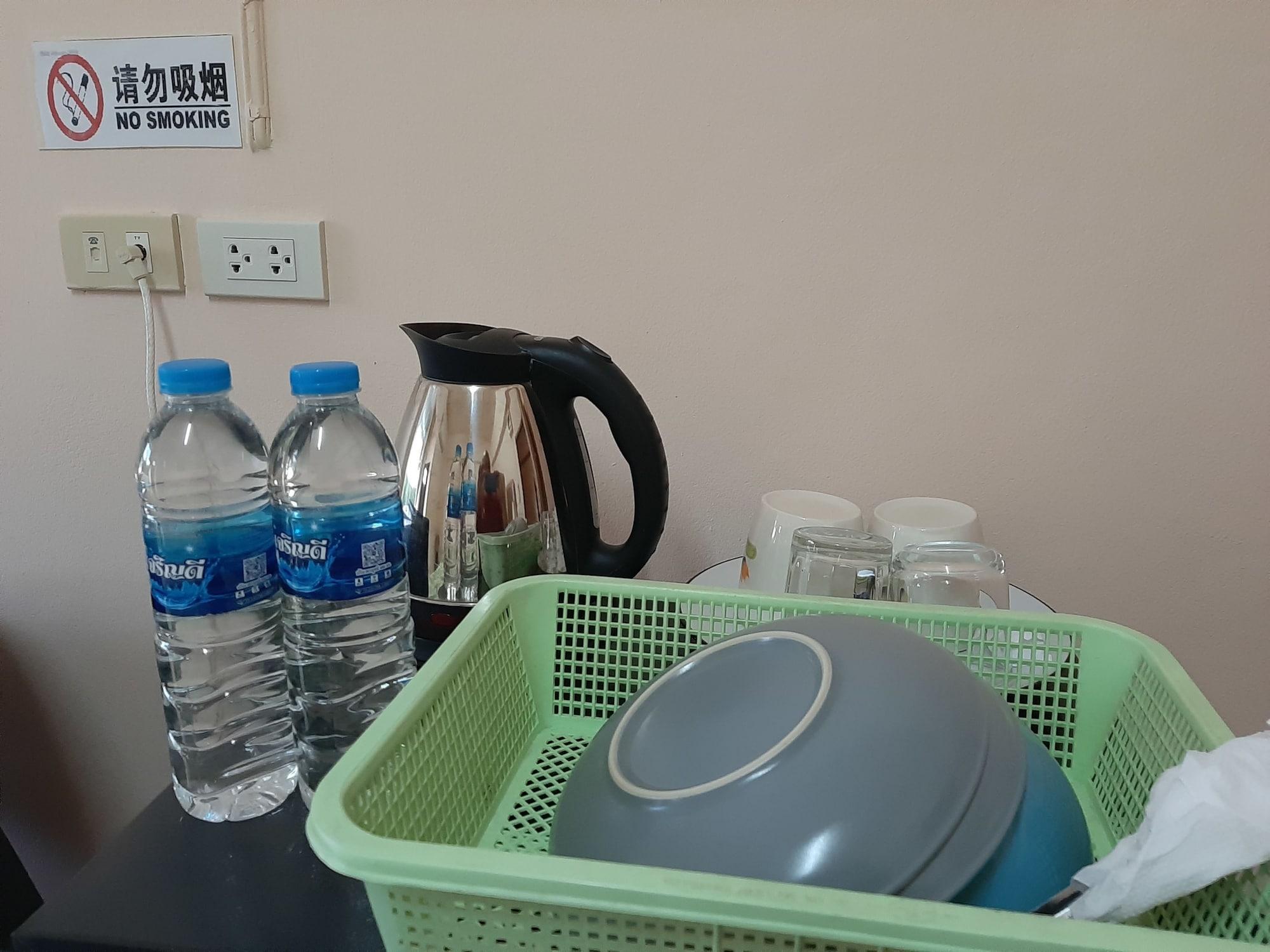 Vanlisut Hotel Ngamwongwan Nonthaburi Bagian luar foto