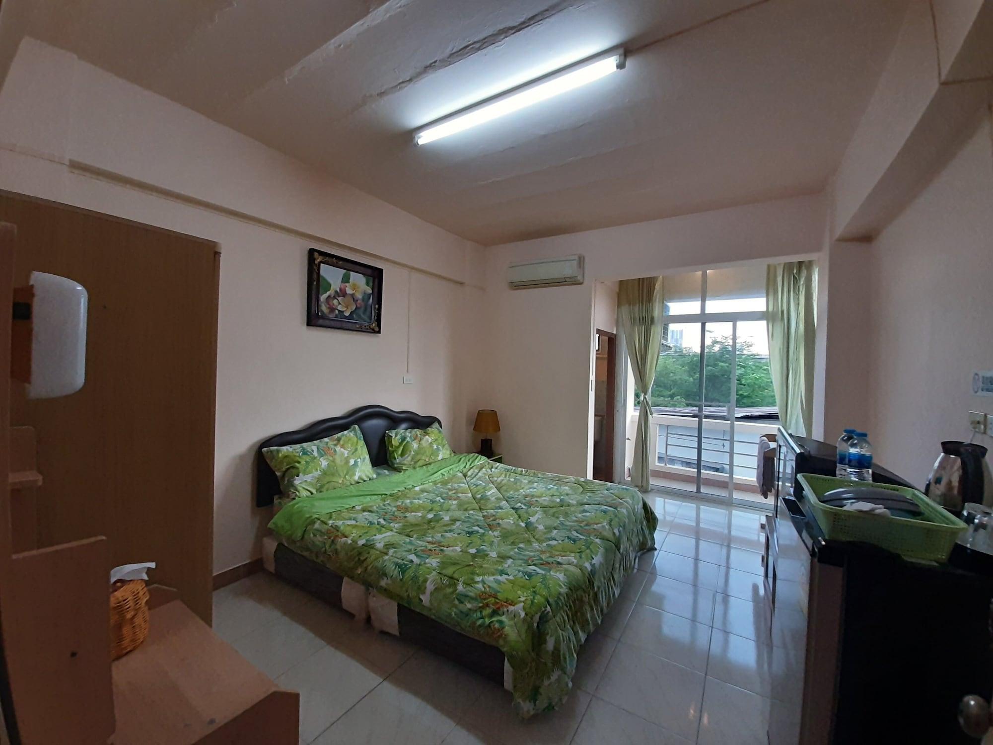 Vanlisut Hotel Ngamwongwan Nonthaburi Bagian luar foto