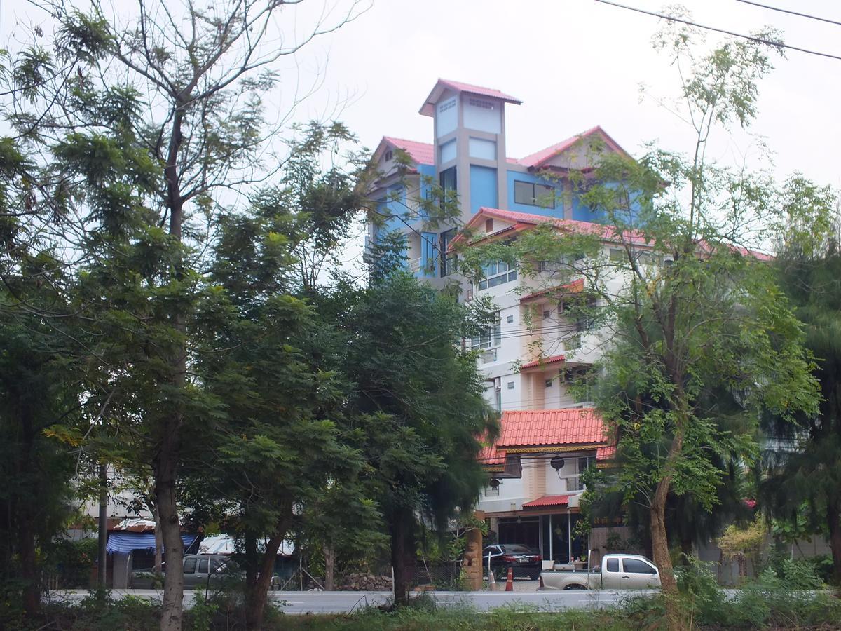 Vanlisut Hotel Ngamwongwan Nonthaburi Bagian luar foto