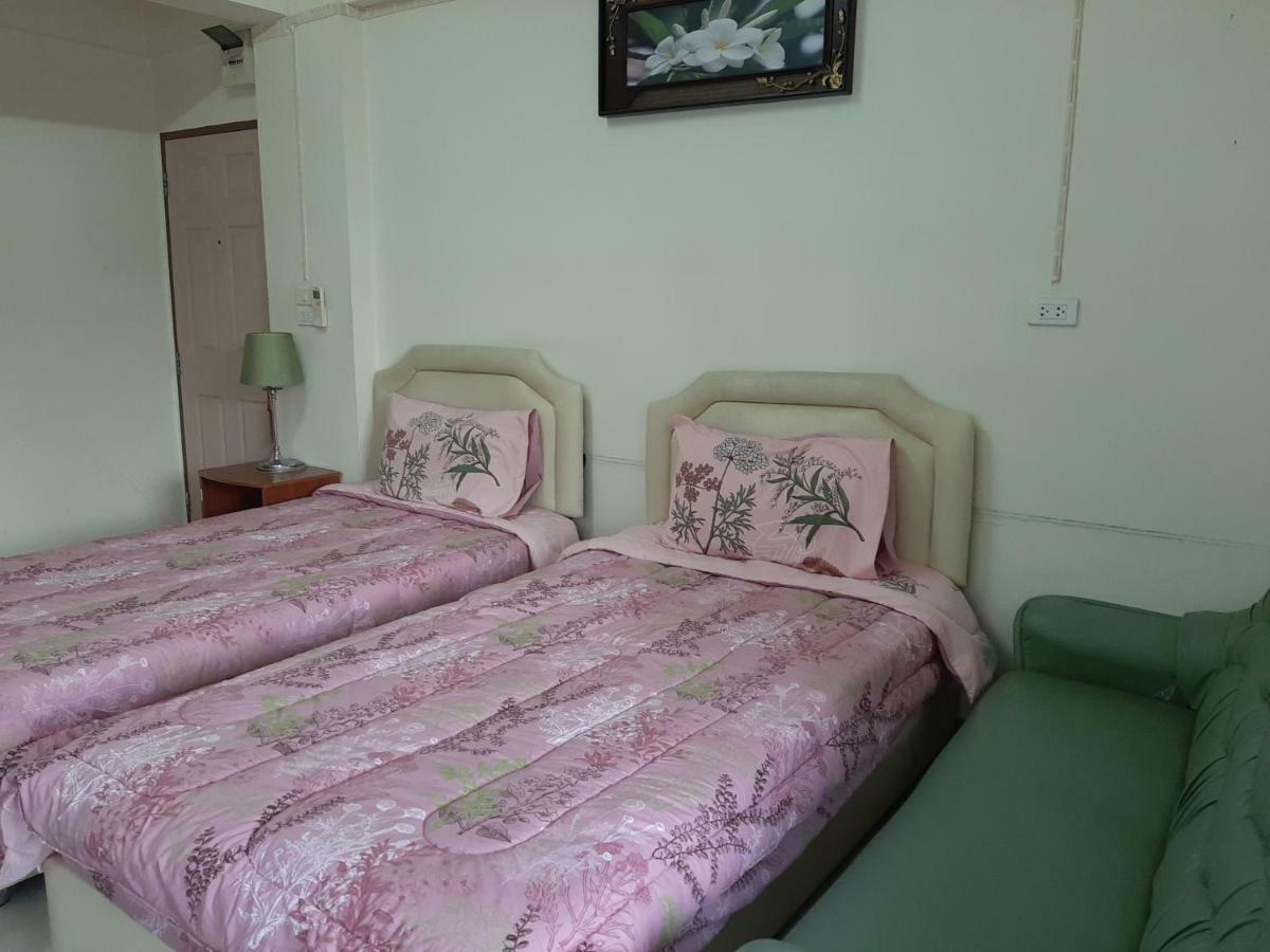 Vanlisut Hotel Ngamwongwan Nonthaburi Bagian luar foto