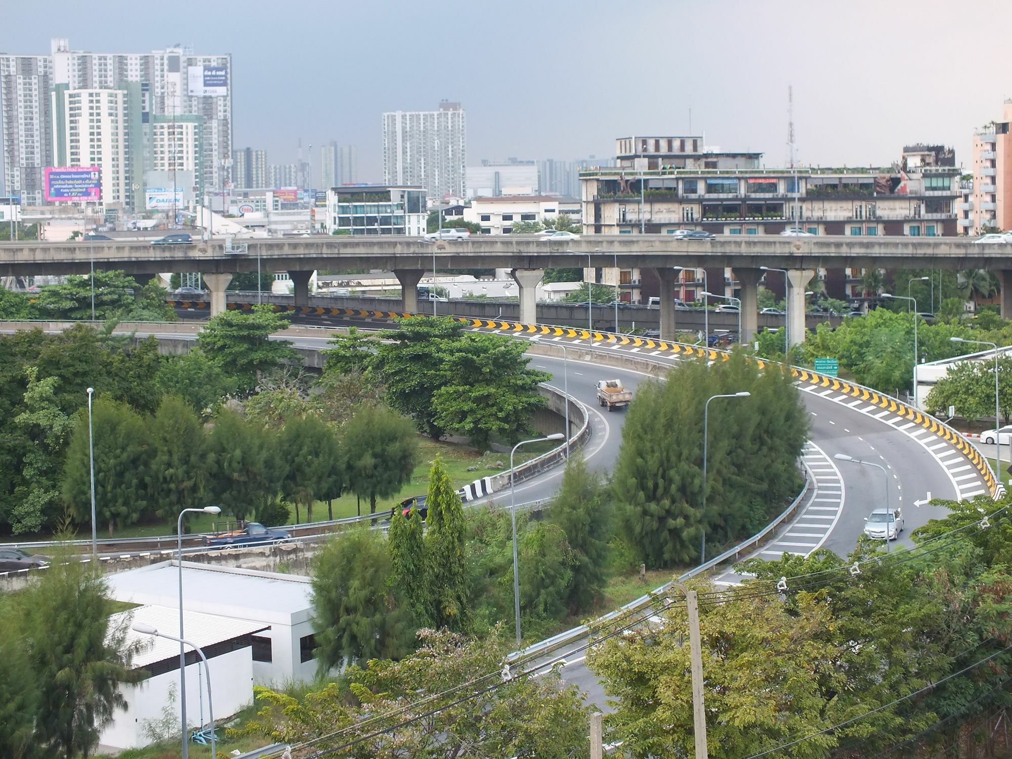 Vanlisut Hotel Ngamwongwan Nonthaburi Bagian luar foto